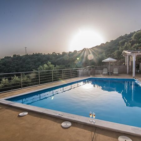 Aksos Suites Accessible Accommodation Agia  Luaran gambar